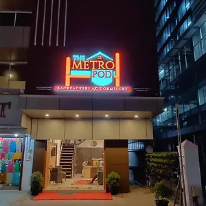 The Metro Pod - Backpackers A/c Hostel